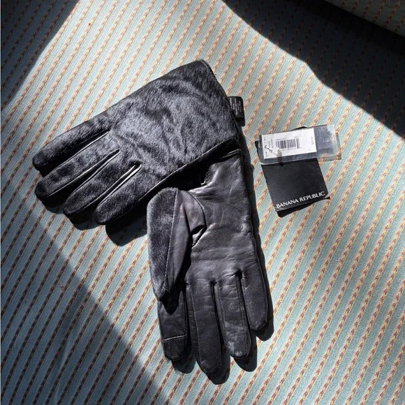 Black Banana Republic calf hair leather and wool- Stylish Winter Accessory NEW - Picture 2 of 4